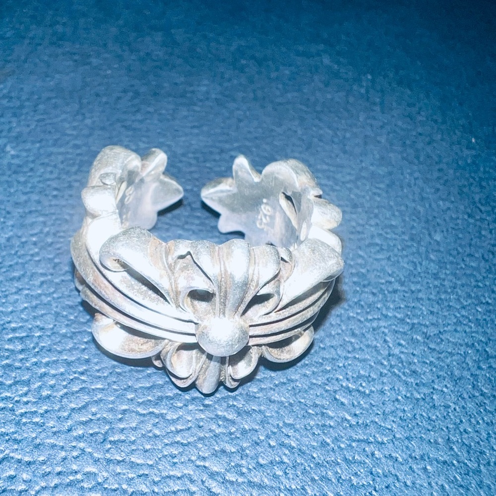 CHROME HEARTS
DOUBLE FLORAL CROSS RING